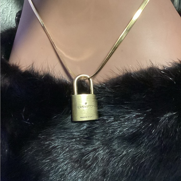 Authentic LV lock #302 and 18K Gold Titanium Stainless Steel Flat Chain … - Picture 3 of 7